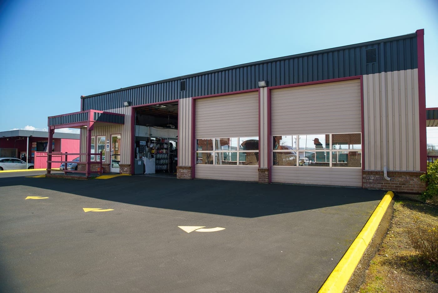 Open service bays at Fast Lube & Oil Grays Harbor